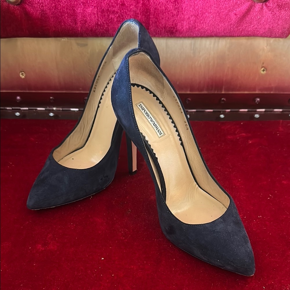 Elegant dark blue suede Pumps by Emporio Armani